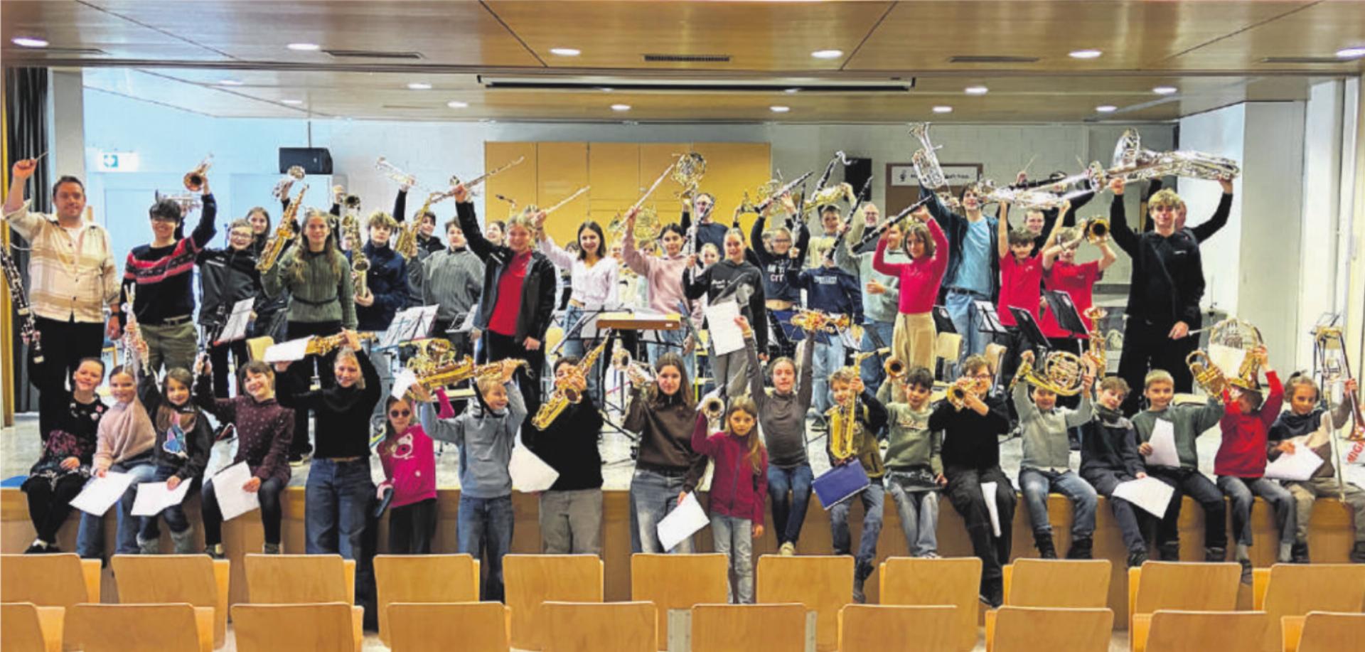 Jugendliche musizieren gemeinsam - Das Bild wird blockiert. – Möglicherweise durch einen aktiven Adblocker.