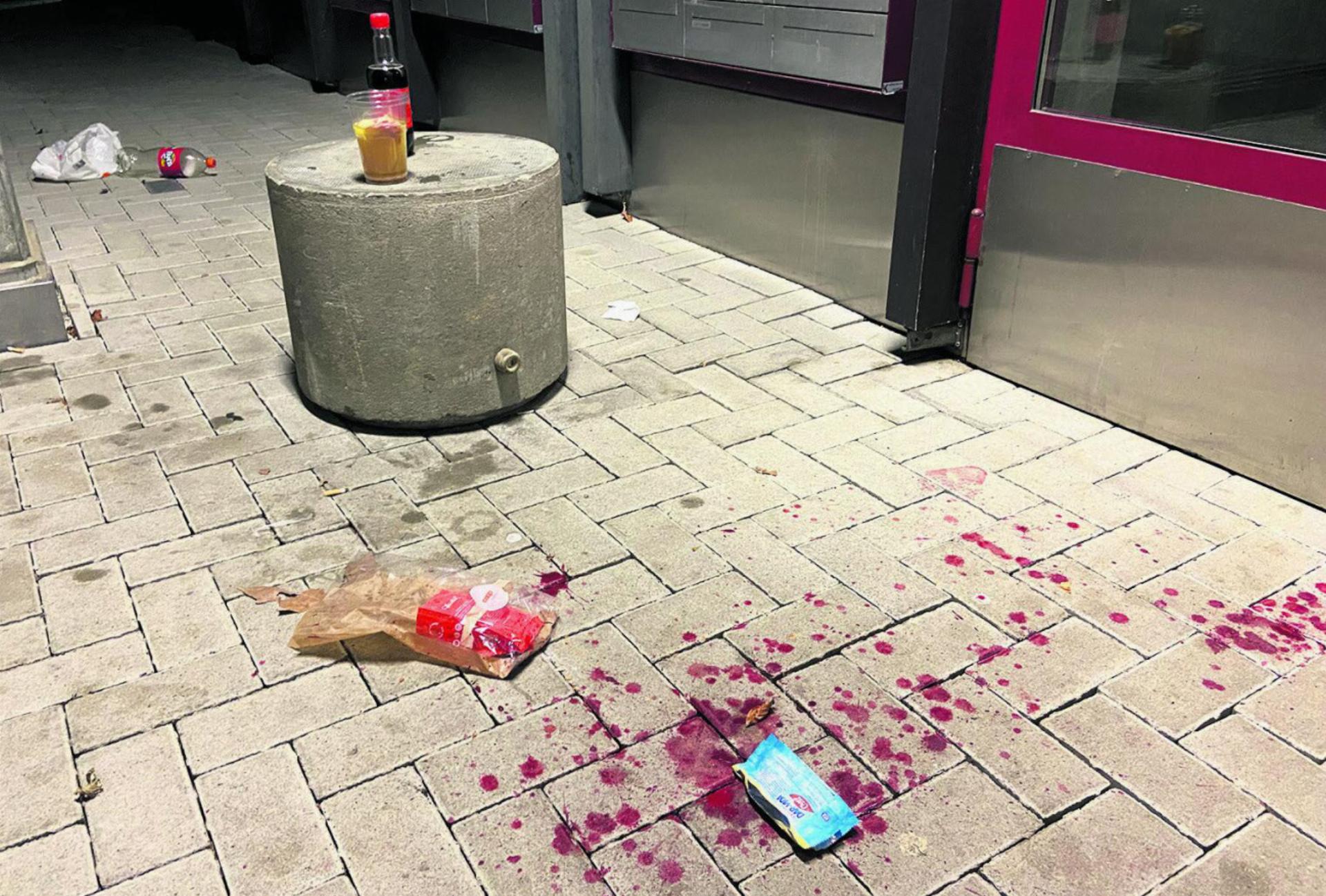 So sah es am Tatort aus – Blutspuren bedeckten den Boden. Foto: zVg