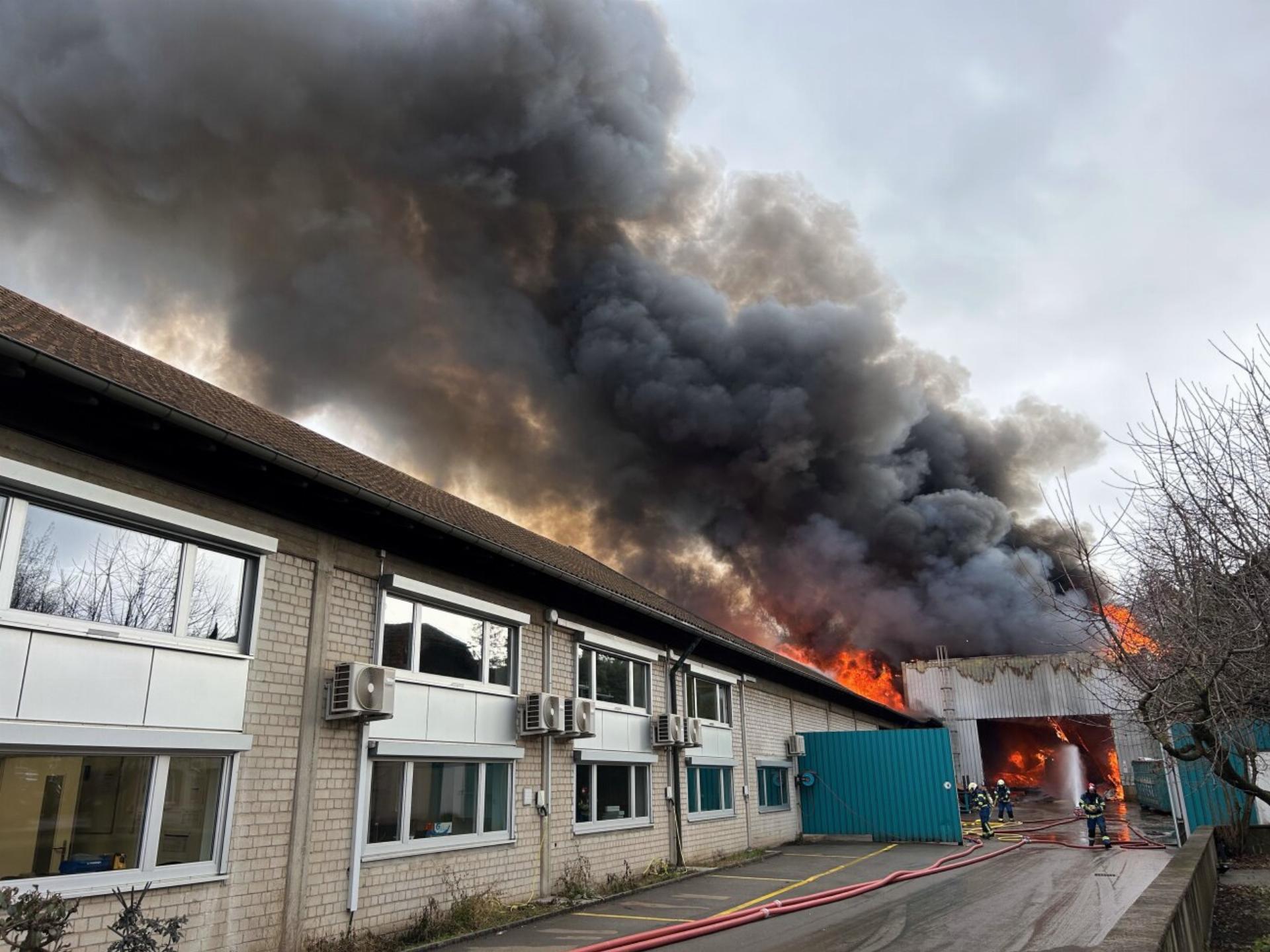 Brand bei Thommen: Feuer brach in einem Fahrzeug aus