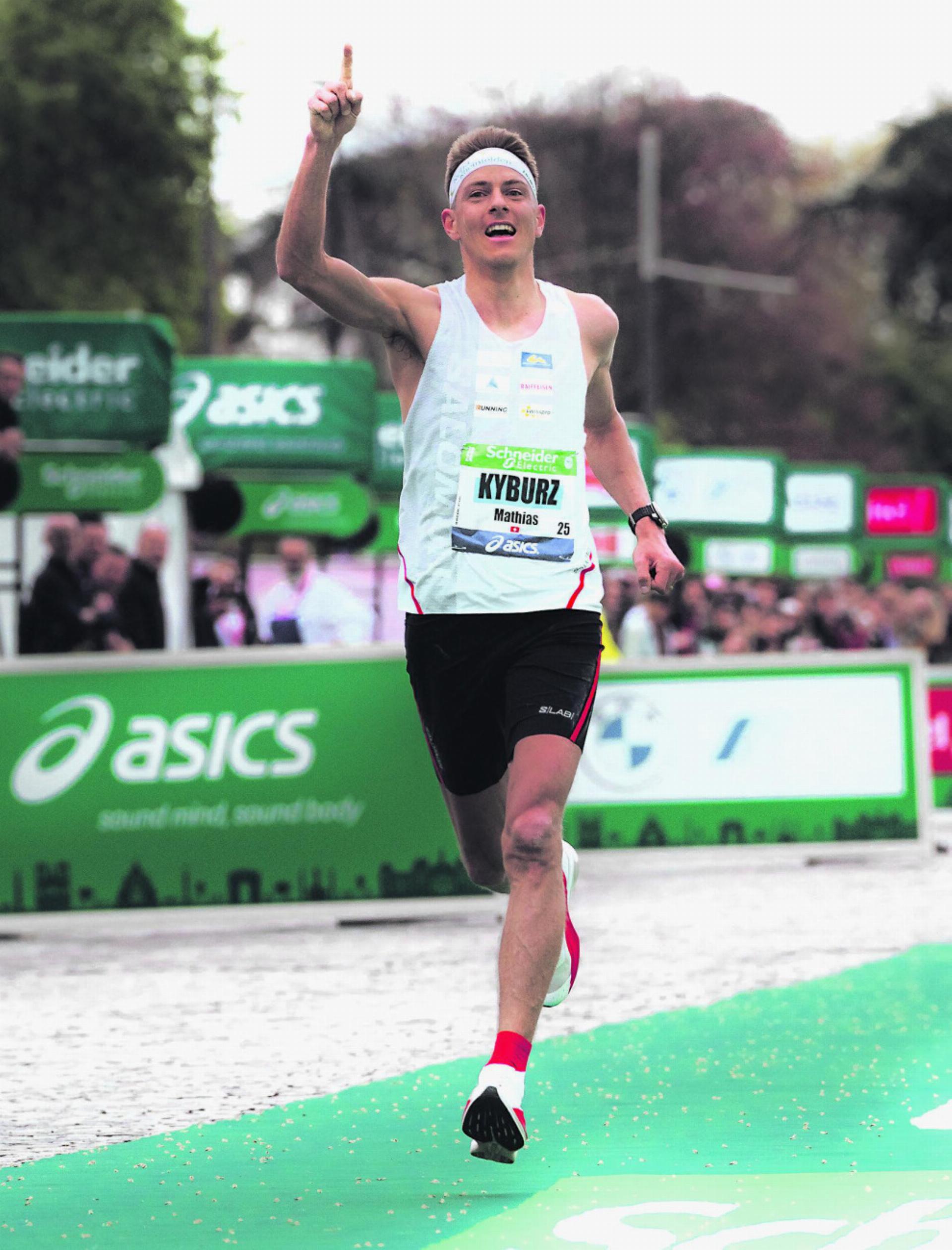 Er hat es gepackt: Matthias Kyburz knackt am Marathon in Paris die Olympia-Limite. Foto: Enzo Besson