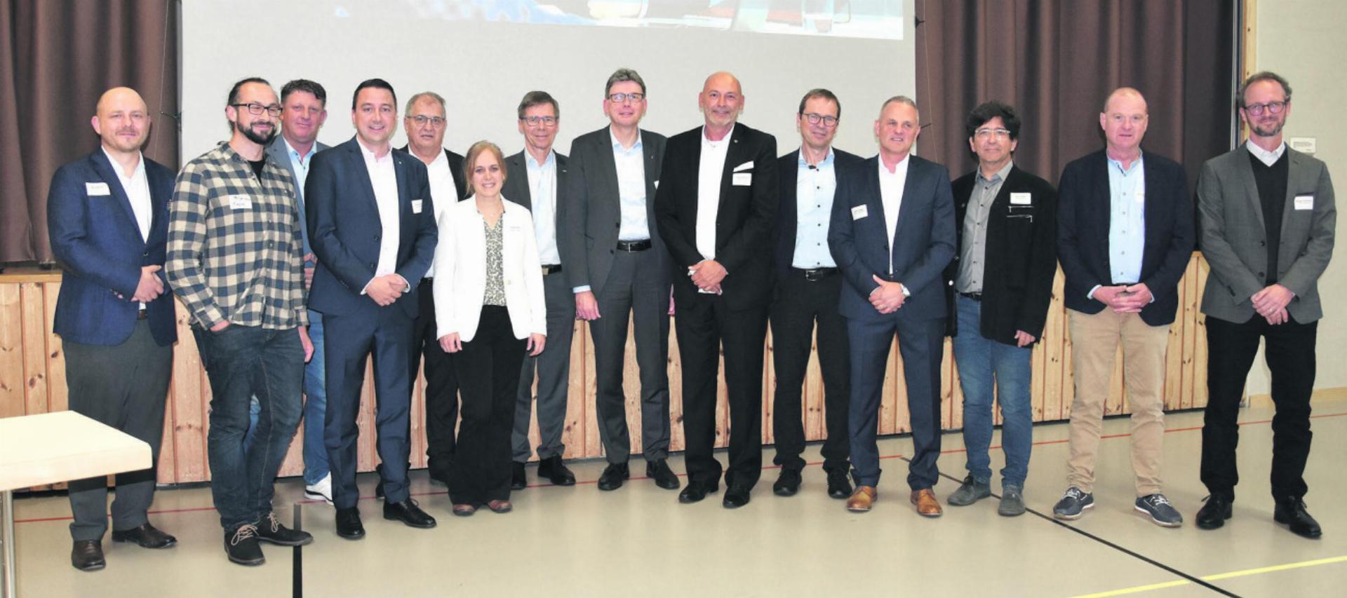 Gruppenbild mit Regierungsrat Dieter Egli und ETH-Präsident Joël Mesot. Fotos: Susanne Hörth