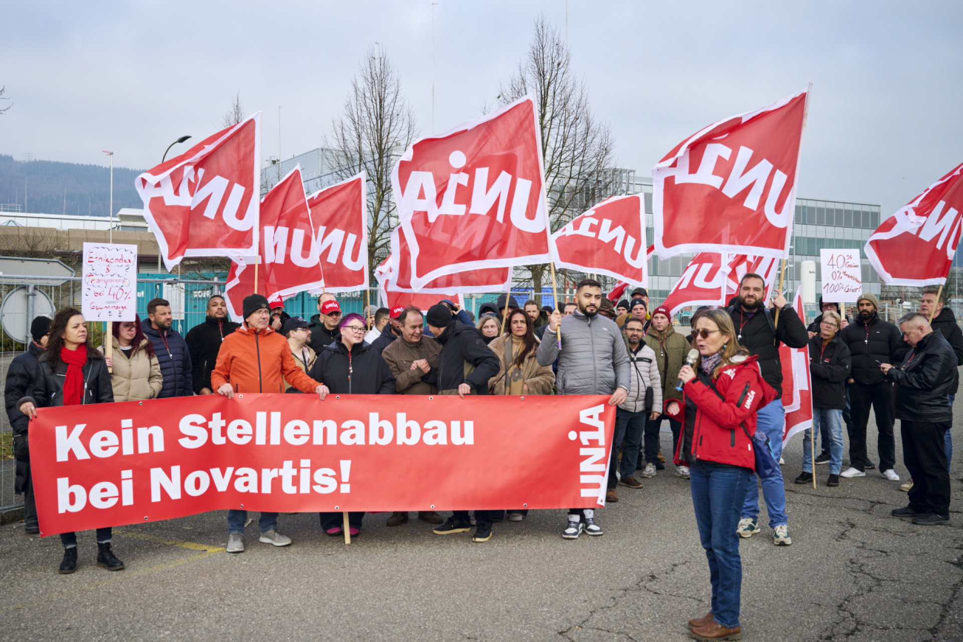 Novartis-Beschäftigte protestieren in Stein gegen Stellenabbau - Das Bild wird blockiert. – Möglicherweise durch einen aktiven Adblocker.