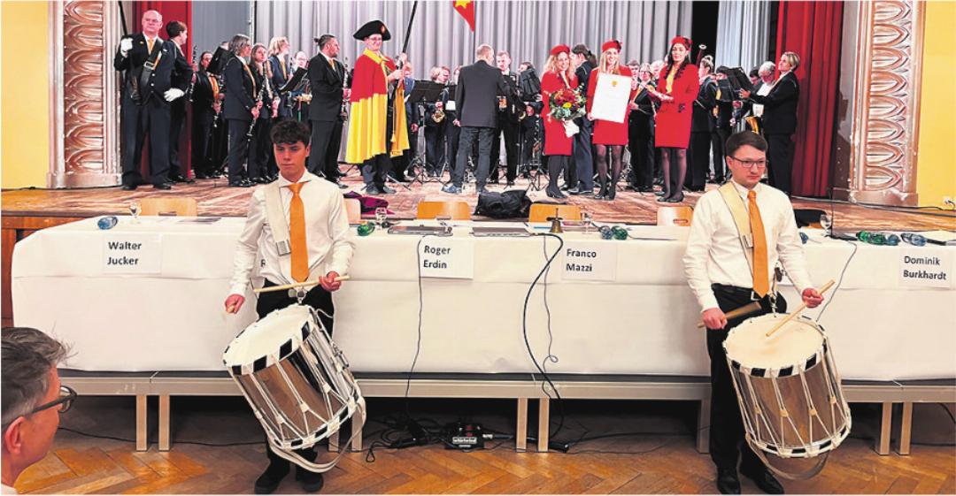 Die Stadtmusik spielte für Franco Mazzi und Walter Jucker gross auf. Die Stadtmusik spielte für Franco Mazzi und Walter Jucker gross auf.