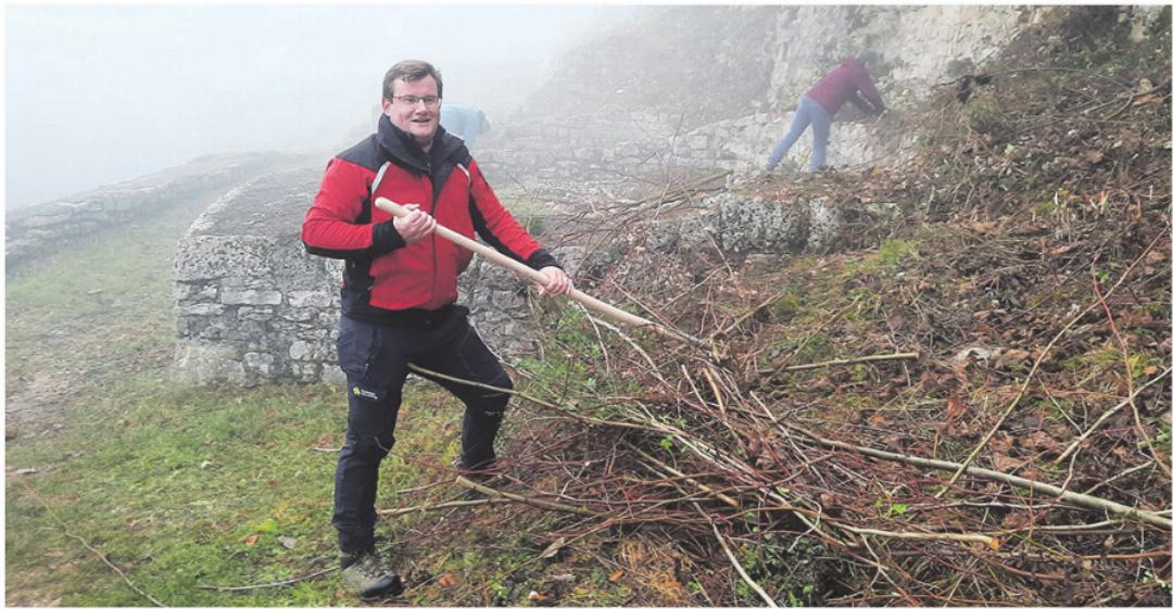Revierförster Philipp Küng packt mit an. Revierförster Philipp Küng packt mit an.