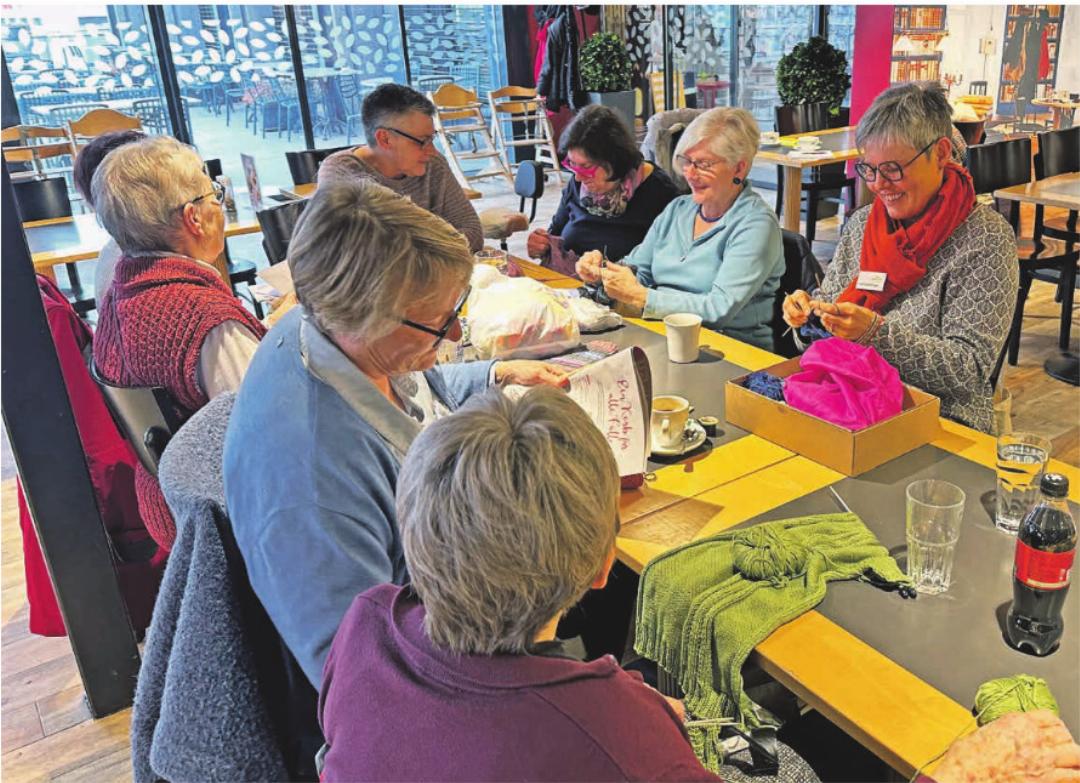 Beim Strick-Kaffi herrscht eine lockere Stimmung. Foto: Sonja Fasler Beim Strick-Kaffi herrscht eine lockere Stimmung. Foto: Sonja Fasler