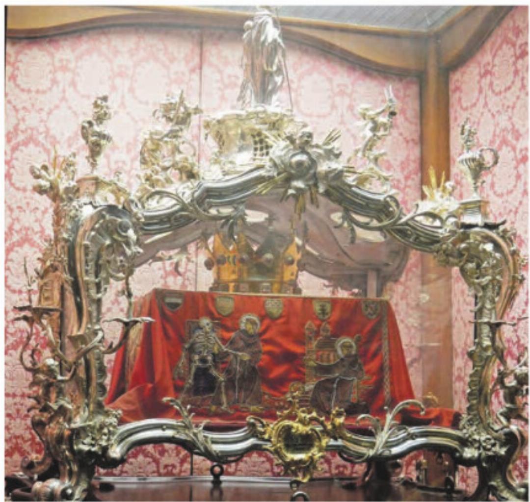 Der St.-Fridolins-Schrein im Rokokostil. Der St.-Fridolins-Schrein im Rokokostil.