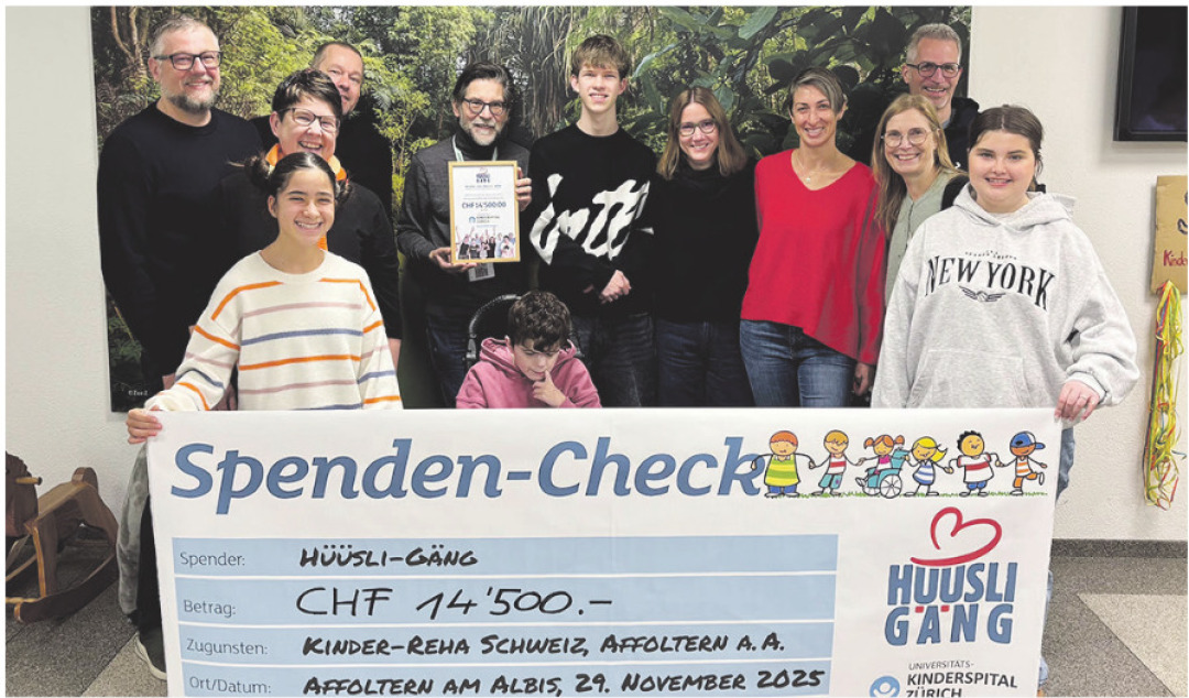 Ein freudiger Moment: Am vergangenen Samstag konnten die vier Familien den Check von 14 500 Franken der Kinder-Reha in Affoltern am Albis übergeben. Ein freudiger Moment: Am vergangenen Samstag konnten die vier Familien den Check von 14 500 Franken der Kinder-Reha in Affoltern am Albis übergeben.