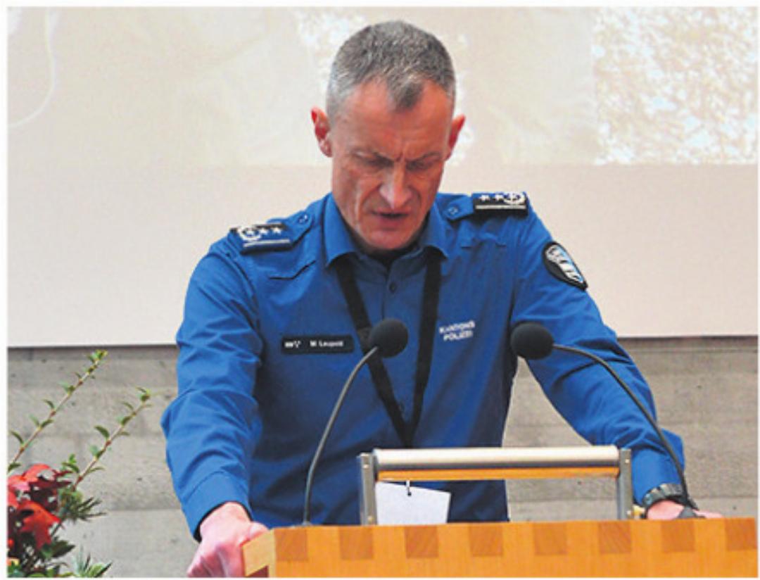 Landammann Dieter Egli und Polizeikommandant Michael Leupold würdigten die Verdienste. Landammann Dieter Egli und Polizeikommandant Michael Leupold würdigten die Verdienste.