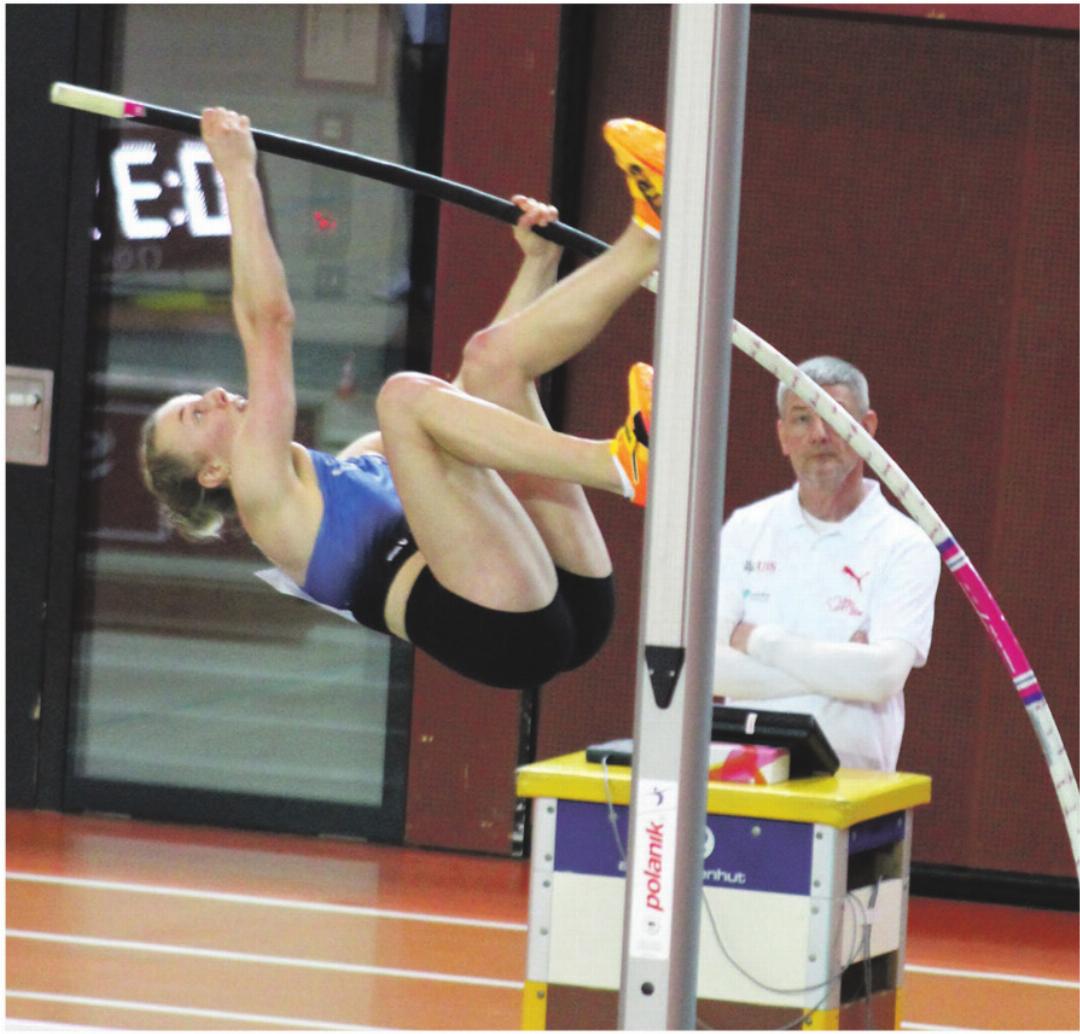 Romy Burkhard fliegt zur Silbermedaille im Stabhochsprung. Fotos: Stefan Hoenke Romy Burkhard fliegt zur Silbermedaille im Stabhochsprung. Fotos: Stefan Hoenke