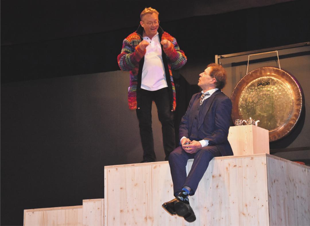 Philipp Röthlisberger (links, Beat Wormstetter) nimmt Kontakt zum Achtsamkeits-Therapeuten Lukas Bachmann (Frank Stoll) auf. Philipp Röthlisberger (links, Beat Wormstetter) nimmt Kontakt zum Achtsamkeits-Therapeuten Lukas Bachmann (Frank Stoll) auf.