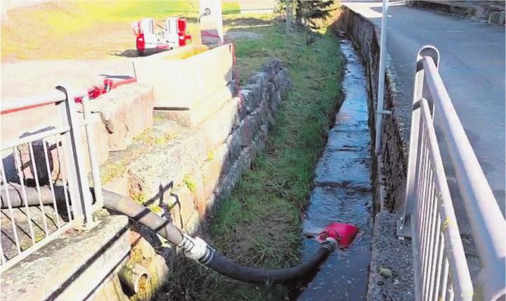 Bereits am 3. März rückte die Feuerwehr wegen Gülle im Bach aus: Damals war der Lampetbach kontaminiert, der weiter unten in den Möhlinbach mündet. Foto: zVg