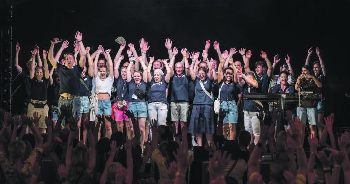 Die Raiffeisenbank Möhlin kann auch im Jubiläumsjahr weiter wachsen. An der Jubiläumsfeier im Juni wurden für einmal auch die Mitarbeiterinnen und Mitarbeiter gefeiert. Foto: zVg