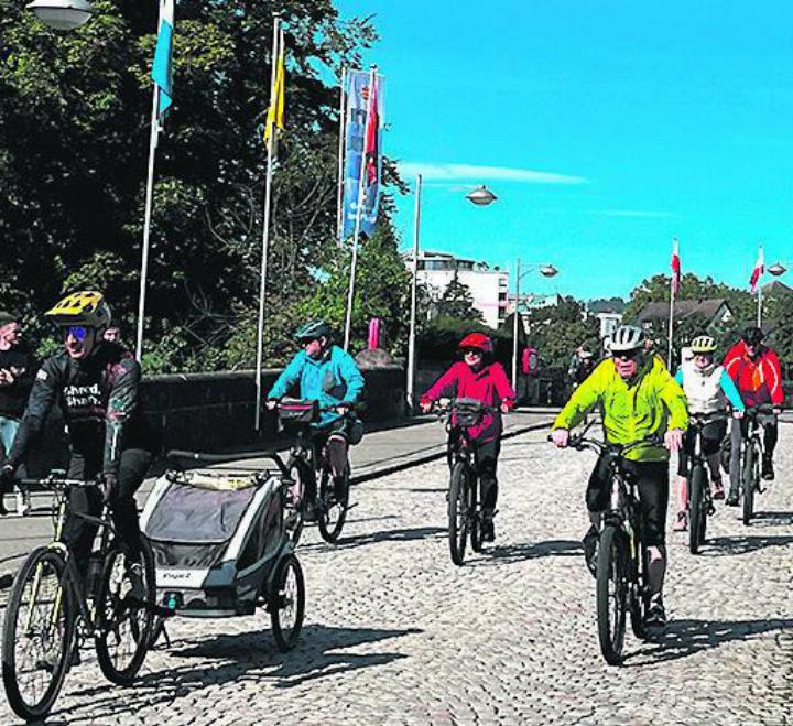 Schon am Sonntagmorgen waren viele Velofahrer in Rheinfelden unterwegs. Foto: Valentin Zumsteg