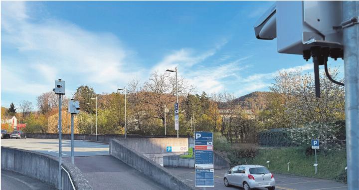 Neu installierte Kameras bei der Migros in Frick erfassen ein- und ausfahrende Autos. Foto: Simone Rufli