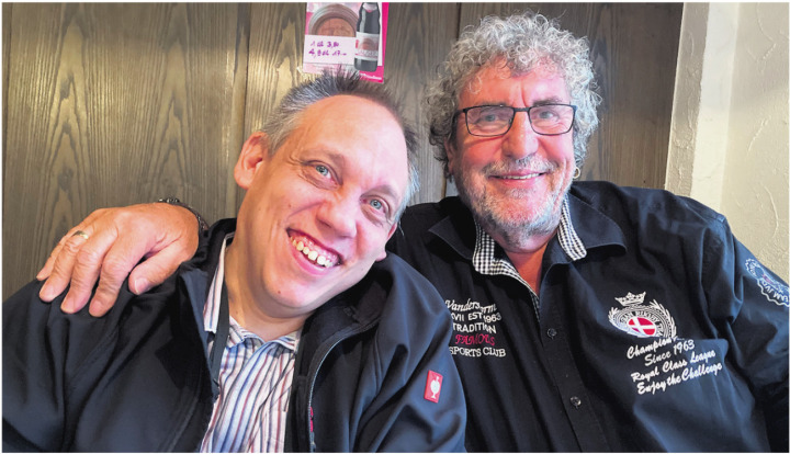 «Ich kann ja selbst nicht mehr all unsere Lieder auswendig», sagt Ueli Burkhalter, «Patrick aber schon.» Und jetzt hat Patrick ein eigenes Lied professionell produziert. Foto: Ronny Wittenwiler «Ich kann ja selbst nicht mehr all unsere Lieder auswendig», sagt Ueli Burkhalter, «Patrick aber schon.» Und jetzt hat Patrick ein eigenes Lied professionell produziert. Foto: Ronny Wittenwiler