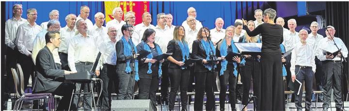 Der Männerchor sang vor vollen Rängen. Foto: zVg