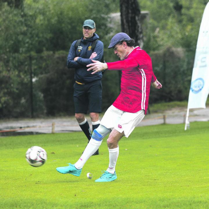 Sandro Bertoli beim Abschlag im Spiel gegen Schweden.