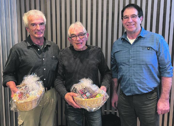 Präsident Hansueli Amsler (rechts) gratulierte den Jubilaren Hanspeter Pfister (mitte) und Bruno Fuchs (links) zur 40-jährigen Vereinsmitgliedschaft. Foto: zVg Präsident Hansueli Amsler (rechts) gratulierte den Jubilaren Hanspeter Pfister (mitte) und Bruno Fuchs (links) zur 40-jährigen Vereinsmitgliedschaft. Foto: zVg