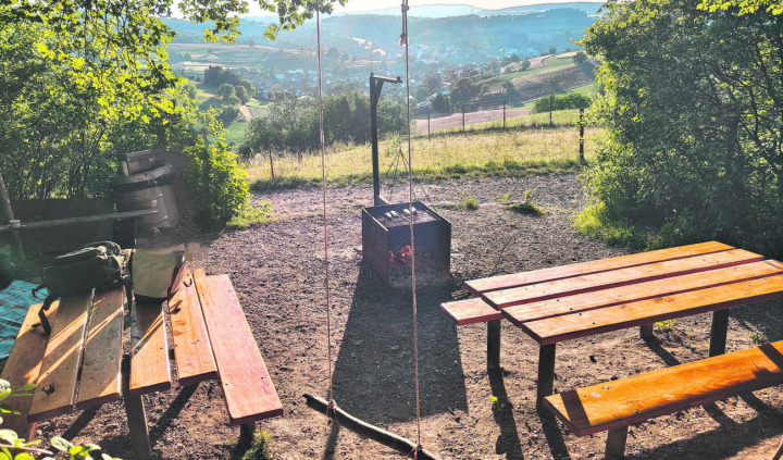 Naturliebhaber kommen auf ihre Kosten. Feuerstellen laden zum Grillieren und Ausruhen ein.