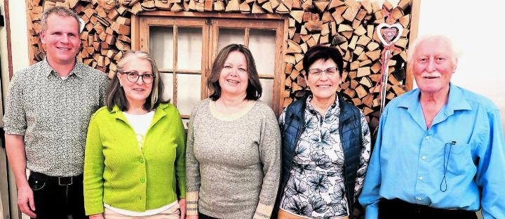 Der Vorstand mit Peter Büchli (von links), Präsidentin Lisa Broder, Ursula Pfister, Luzia Brack und Hans Suter. Foto: zVg