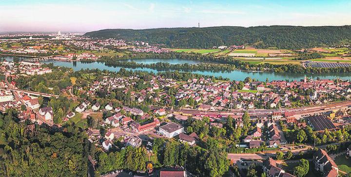 Das neue Agglomerationsprogramm Fricktal, das sich Alfons P. Kaufmann wünscht, soll das bestehende Agglomerationsprogramm Basel ergänzen. Auf dem Bild: Kaiseraugst mit Basel im Hintergrund. Foto: zVg