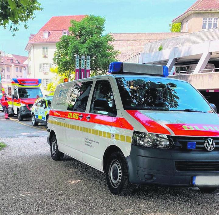 Viele Rettungskräfte waren am Samstag im Einsatz. Der Rheinrettungsdienst der Feuerwehr Rheinfelden ist aber nicht offiziell alarmiert worden. Foto: zVg