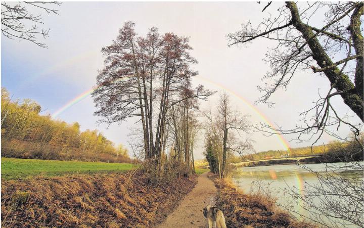 Auf welcher Seite ist der Topf mit Gold? Regenbogen über Laufenburg. Foto: Nadja Stocker
