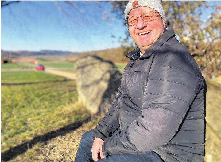 «Das war meine erste Frage: Muss ich nun keine Steuern mehr zahlen?» René Heiz, Ehrenbürger mit Humor. Hier beim geografischen Mittelpunkt des Fricktals, Gebiet Eichbüel, Schupfart. Foto: Ronny Wittenwiler «Das war meine erste Frage: Muss ich nun keine Steuern mehr zahlen?» René Heiz, Ehrenbürger mit Humor. Hier beim geografischen Mittelpunkt des Fricktals, Gebiet Eichbüel, Schupfart. Foto: Ronny Wittenwiler