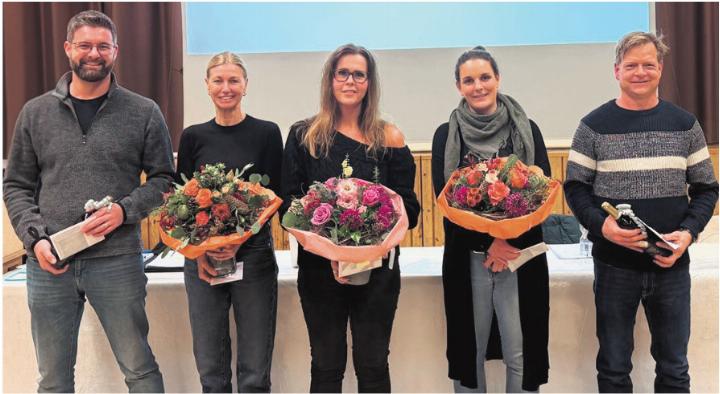 Verabschiedungen der Kommissionsmitglieder (von links): Benjamin Winter (BauKo), Sandra Dosé, Sabrina Keller, Jasmin De Vita (Kommission Kultur, Sport und Freizeit) und Thomas Müller (BauKo). Foto: zVg
