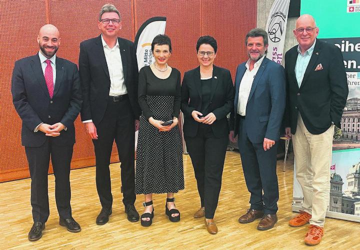 Grossrat Daniele Mezzi (von links), Regierungsrat Dieter Egli, Ständerätin Marianne Binder, Marion Gentges (Ministerin Baden-Württemberg), Grossrat und Mitte-Fraktionspräsident Alfons Paul Kaufmann und Claus Widrig, Landessprecher CDU Auslandsverband Schweiz/Deutschland. Foto: zVg