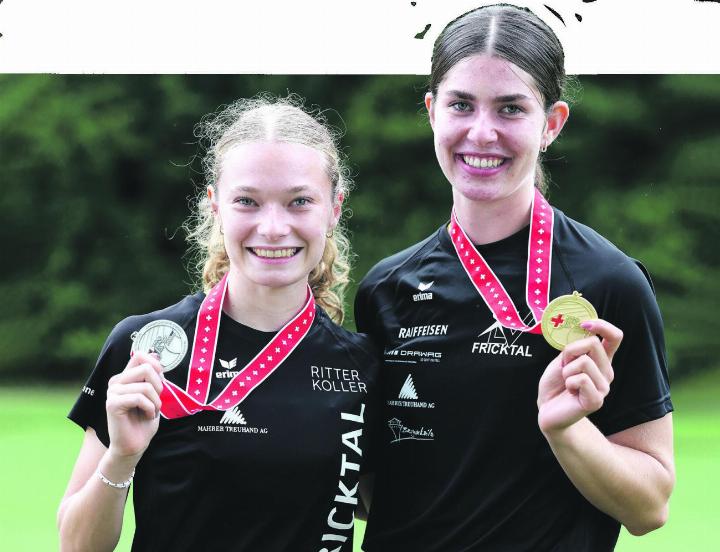 Fabienne Hoenke (links) und Lucia Acklin brillieren mit Edelmetall an den Schweizermeisterschaften in Langenthal. Foto: zVg