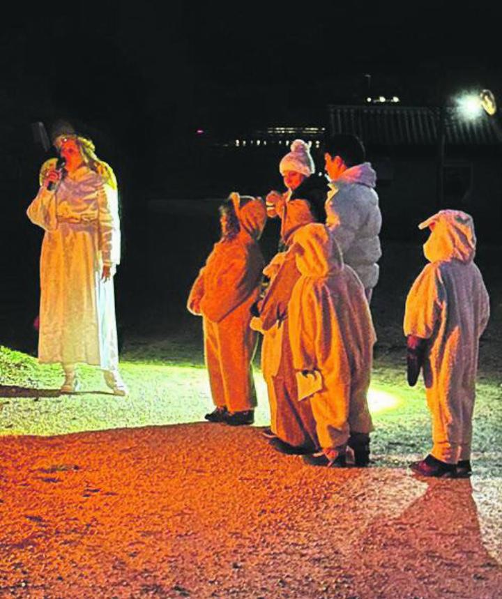 Auch Schäfchen durften beim Outdoor-Krippenspiel nicht fehlen. Foto: zVg