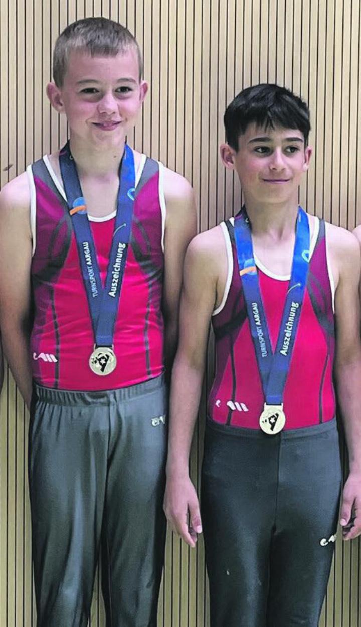 Kantonale Auszeichnung für die Sulzer Turner Nicolas Steinacher (links) und Benjamin Balint. Foto: zVg