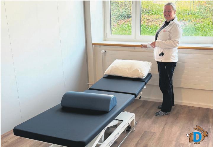 Bettina Fenner, Leiterin der GZF-Physiotherapie, freut sich über die neuen, hellen Praxisräume. Fotos: Susanne Hörth