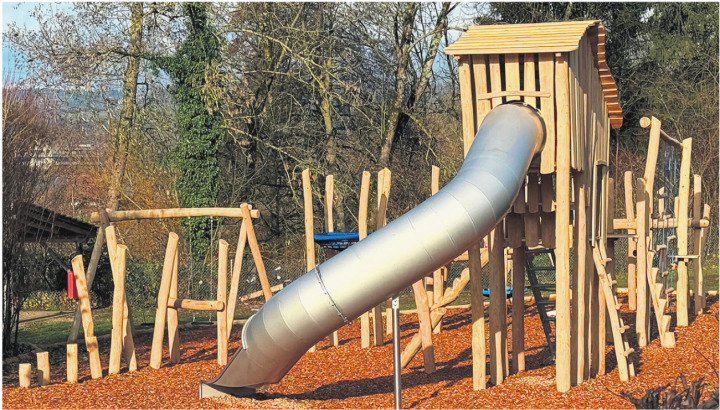 Der Spielplatz «Bachgümperli» lädt zum Verweilen ein. Foto: Susanne Hörth