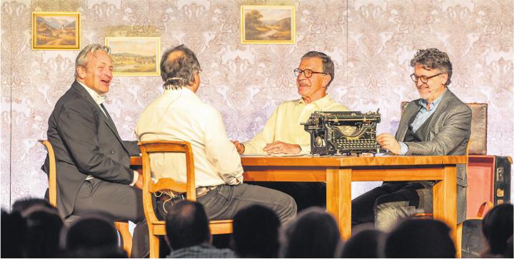 Ein unterhaltsamer Talk gab Einblick in die Bank von früher. Teilnehmer waren Jascha Schneider-Marfels (links) als Moderator, Thomas Freiermuth, Heinz Kim und Hilmar Gernet. Fotos: Janine Tschopp und Markus Raub