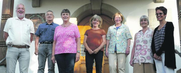 Kirchenpflege und Seelsorgende von Oeschgen: Martin Linzmeier (von links), Manfred Partl, Eva Doggwiler, Margareta Hugo, Ursula Mösch, Elisabeth Lindner und Christina Kessler. Foto: zVg
