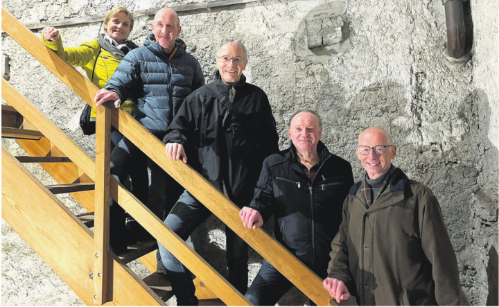 Weihnachten 2024, die vorläufig letzten Fricker Turmbläser vor dem Aufgang zum Glockenturm: Antonia Freiermuth (v. l.), Konrad Schilling, Markus Winter, Andi Mösch und Jvo Müller. Fotos: zVg