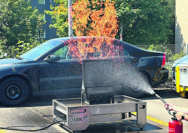 Ein Brand wird gelöscht.