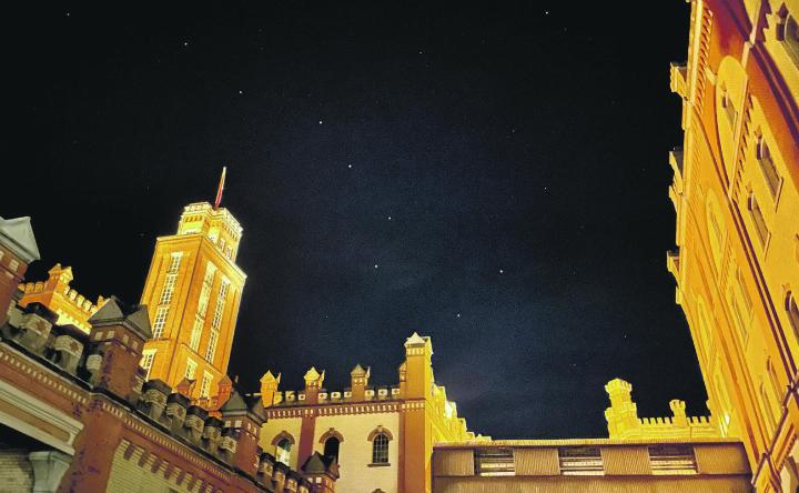 Es war ein ganz toller Abend am Openair-Kino: Das Feldschlösschen mit dem wunderschönen Sternenhimmel unter dem «Grossen Wagen» war so speziell. Foto: Monika Heid, Rheinfelden