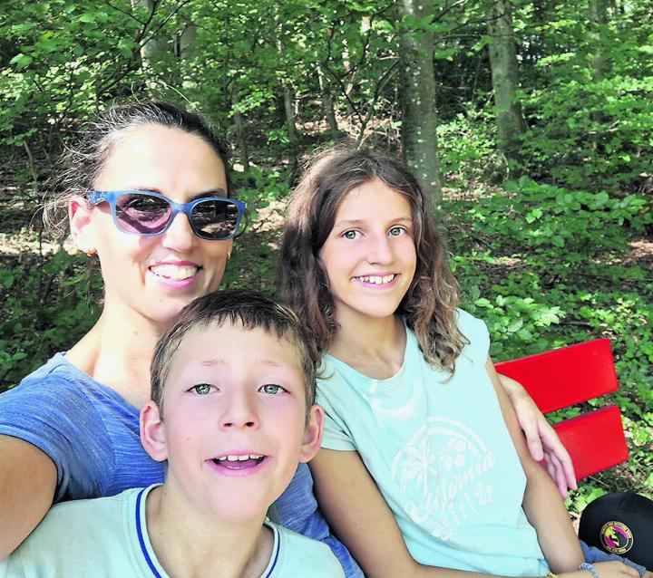 «Wir haben den Schatz in Zeiningen gefunden.» Marina, Linus und Rosi.Foto: Rosmarie Müller