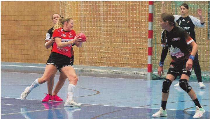 Selina Burger beim Torabschluss. Foto: zVg