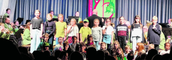 Der Kinderchor der Densbürer Schule konnte das Publikum begeistern. Foto: zVg