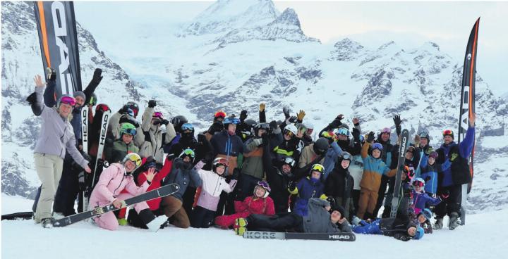 Gruppenbild Skitag Freestyle-Team Fricktal. Fotos: zVg