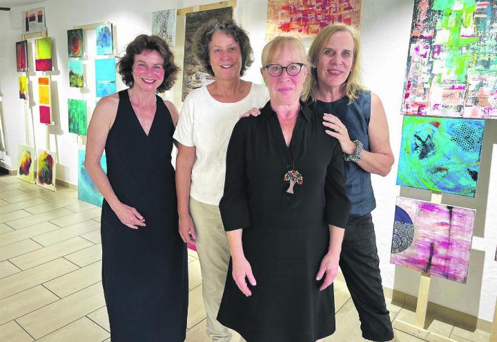 Freuen sich auf viele Besucherinnen und Besucher: Christina Roniger (von links), Daniela Roniger, Ulla Meier-Rehmann und Vivian Bommer. Foto: Valentin Zumsteg
