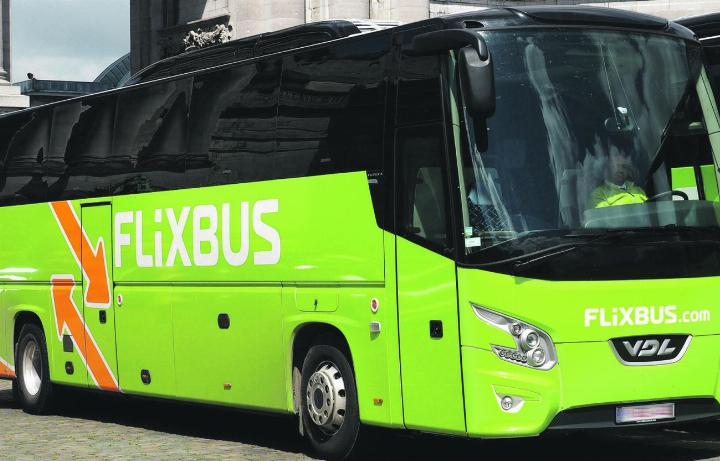 Die Fahrzeuge von Flixbus gehören zum Strassenbild. Der Kanton möchte eine offizielle Haltestelle im Fricktal schaffen. Foto: zVg