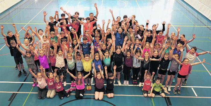 80 Kinder der Jugendriege Wölflinswil erlebten eine tolle Woche. Foto: zVg