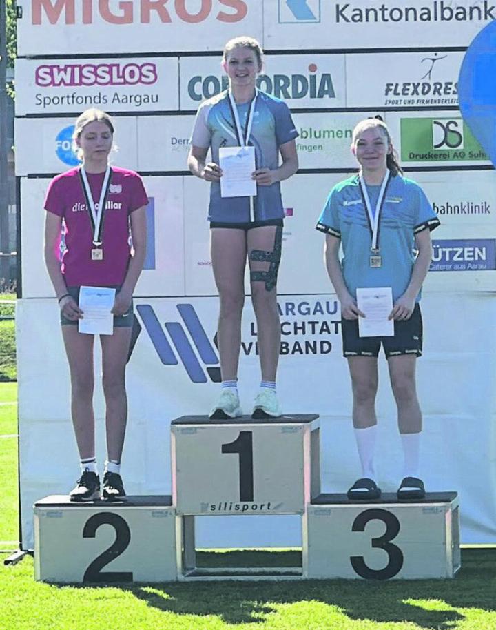 Lina Caruso (Dritte im Kugelstossen) und Giosuè Cangeri (Dritter im Hochsprung) waren erfolgreich in Wohlen.