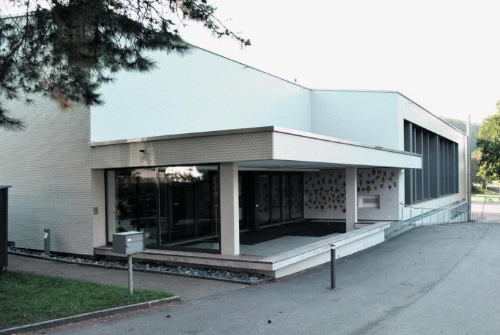 Die Schulanlage Neumatt in Obermumpf soll umfassend innensaniert werden. Foto: zVg