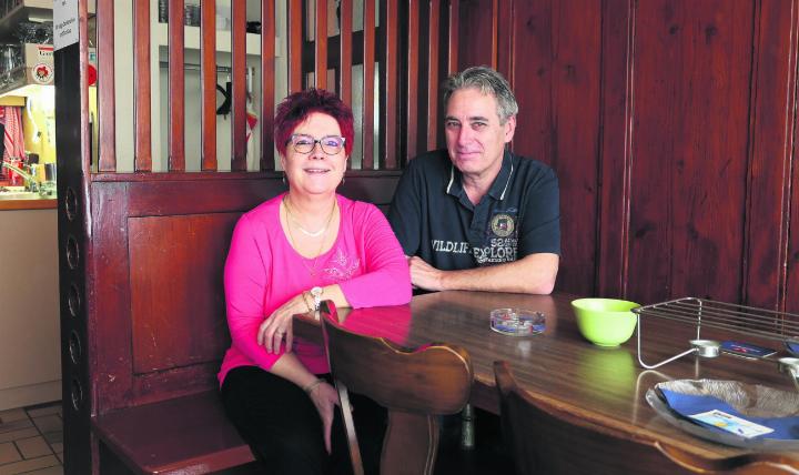 Während fast 20 Jahren haben Manuela und Seppi Hasler auf dem «Rössli» gewirtet. Manuelas Grossvater hat das Restaurant vor 66 Jahren ersteigert. Fotos: Janine Tschopp